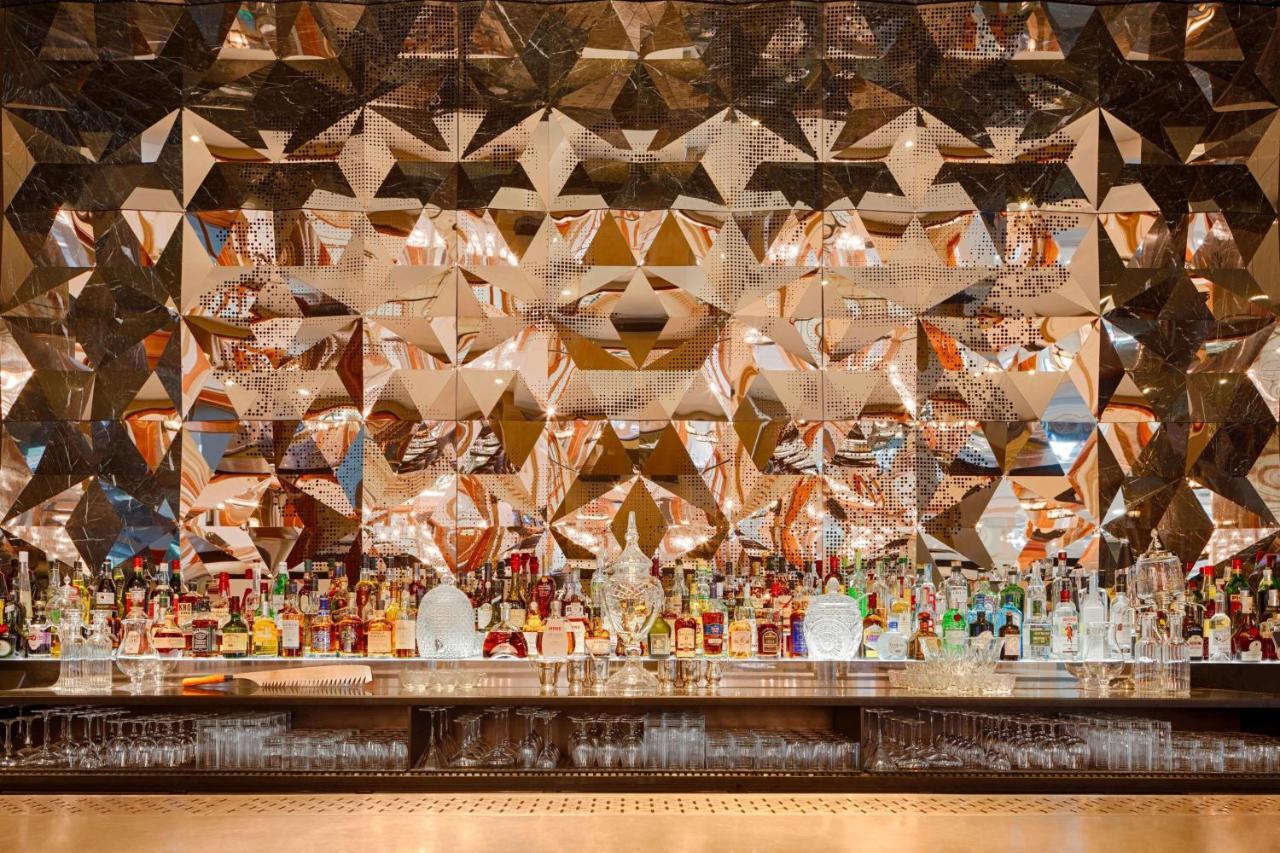Hotel W Amsterdam Esterno foto The bar at the London Edition