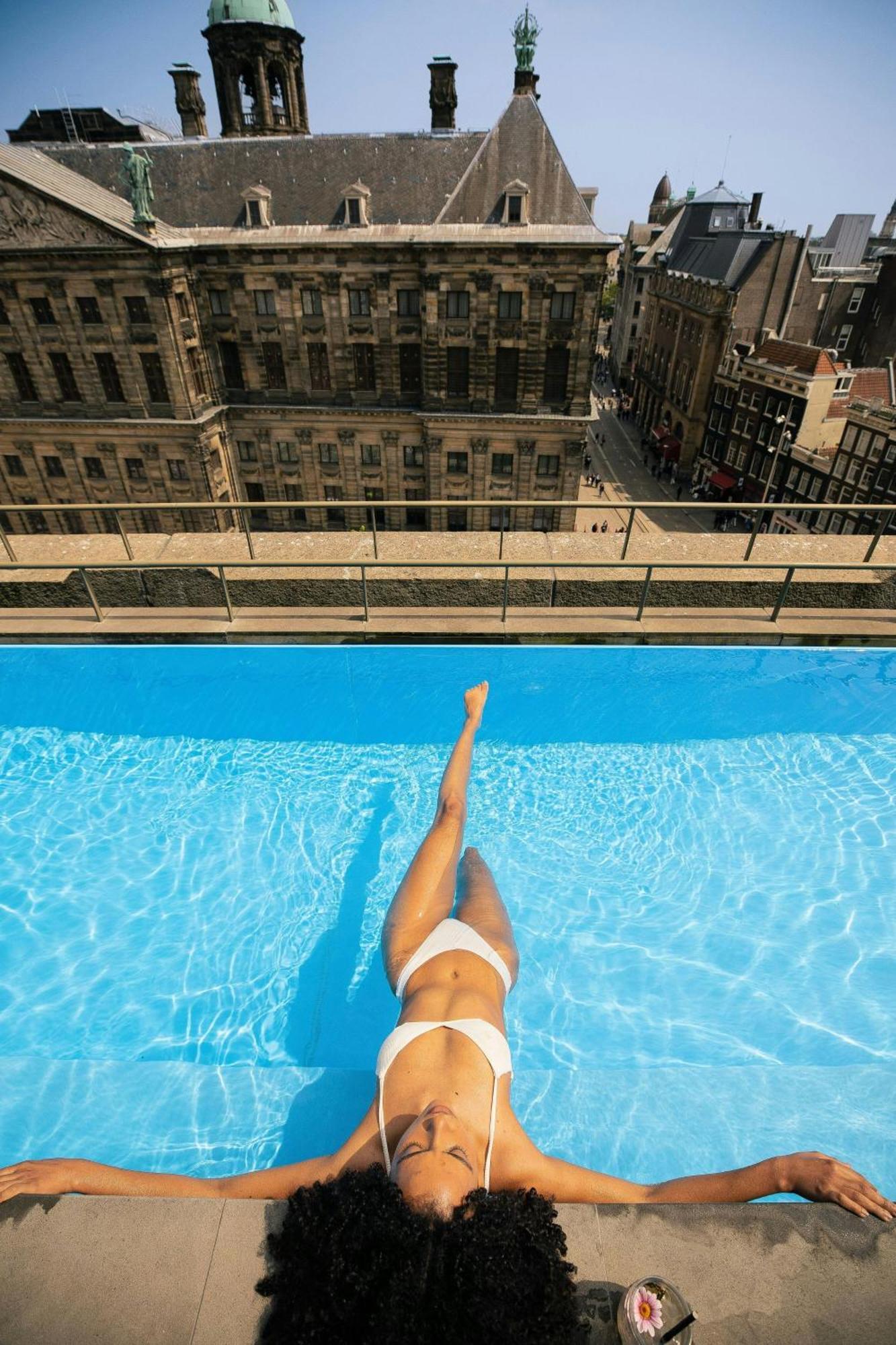 Hotel W Amsterdam Esterno foto The rooftop pool at the Standard East Village