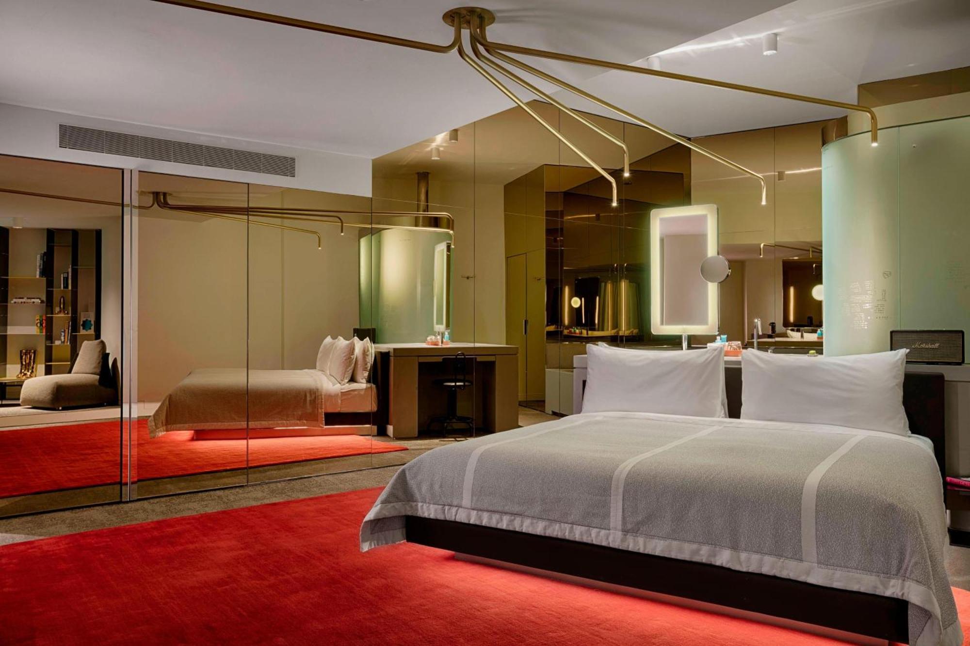 Hotel W Amsterdam Esterno foto A suite at The Mira Hong Kong
